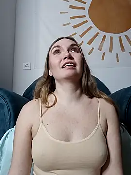 Snapshot of KisaVixen chatting on February 6, 2026, 5:42 pm KisaVixen online show from February 6, 2026, 5:42 pm