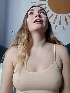 Snapshot of KisaVixen chatting on December 18, 2025, 12:31 pm KisaVixen online show from December 18, 2025, 12:31 pm