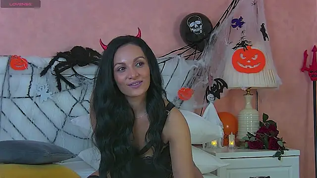 Snapshot of NovaDiamond chatting on October 29, 2025, 5:50 am NovaDiamond online show from October 29, 2025, 5:50 am