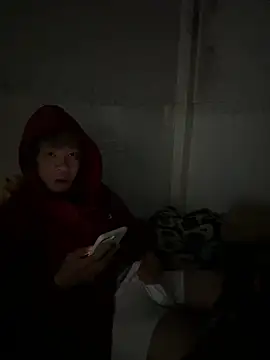 linh21107 online show from January 6, 2026, 7:40 pm