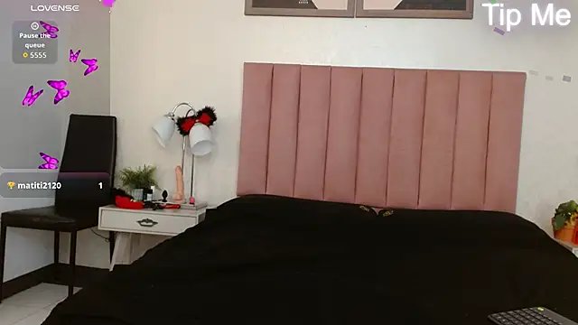 Snapshot of Lolagolden1 chatting on October 3, 2025, 11:23 am Lolagolden1 online show from October 3, 2025, 11:23 am