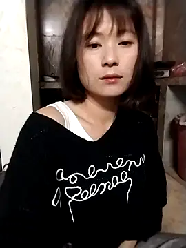 Snapshot of linda_bae00 chatting on December 5, 2025, 12:32 am linda bae00 online show from December 5, 2025, 12:32 am