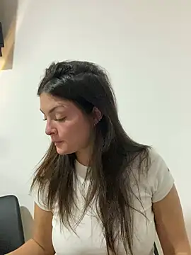Danielaeliana online show from May 29, 2026, 2:06 am