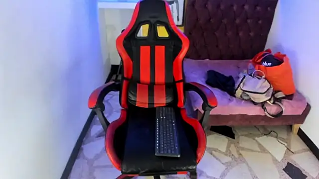 Snapshot of alison_moon7 chatting on November 6, 2025, 2:54 pm alison moon7 online show from November 6, 2025, 2:54 pm