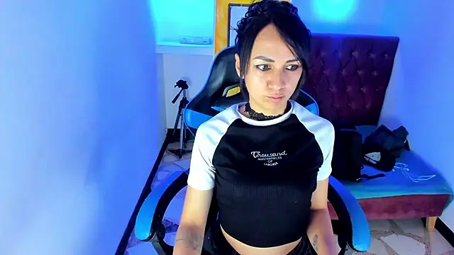 Snapshot of alison_moon7 chatting on November 18, 2025, 12:19 pm alison moon7 online show from November 18, 2025, 12:19 pm