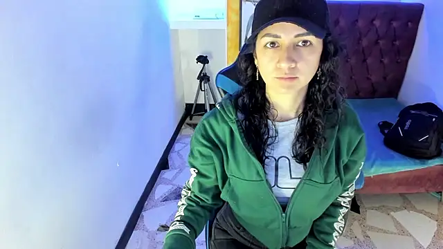 Snapshot of alison_moon7 chatting on November 11, 2025, 2:01 pm alison moon7 online show from November 11, 2025, 2:01 pm