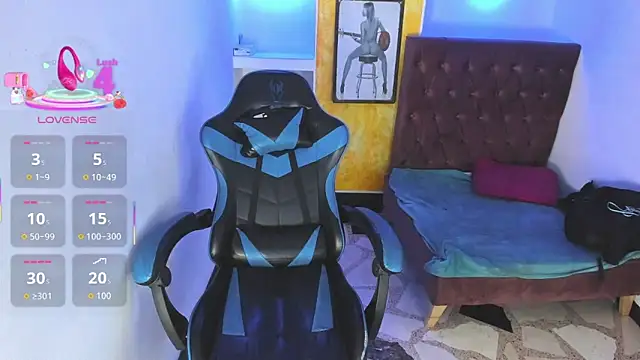 Snapshot of alison_moon7 chatting on November 24, 2025, 12:27 pm alison moon7 online show from November 24, 2025, 12:27 pm