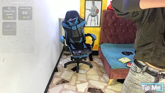 Snapshot of alison_moon7 chatting on November 29, 2025, 12:38 pm alison moon7 online show from November 29, 2025, 12:38 pm