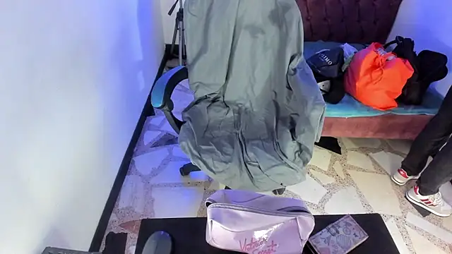 Snapshot of alison_moon7 chatting on November 19, 2025, 2:17 pm alison moon7 online show from November 19, 2025, 2:17 pm