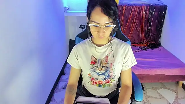 Snapshot of alison_moon7 chatting on October 27, 2025, 1:45 pm alison moon7 online show from October 27, 2025, 1:45 pm