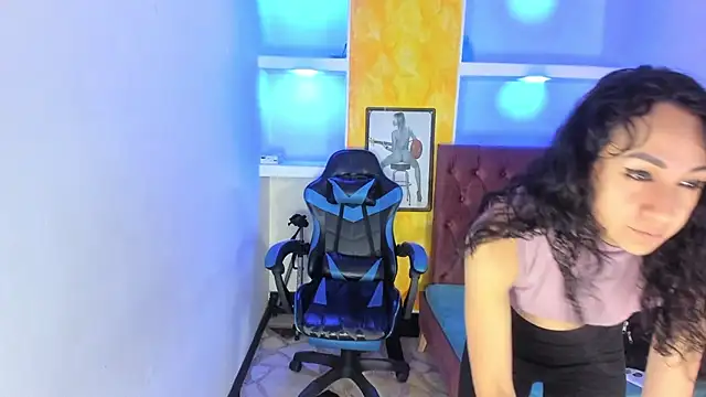 Snapshot of alison_moon7 chatting on November 21, 2025, 12:37 pm alison moon7 online show from November 21, 2025, 12:37 pm