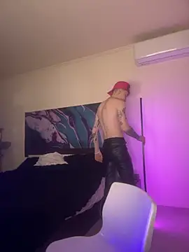 Snapshot of davesinner chatting on February 17, 2026, 11:24 pm davesinner online show from February 17, 2026, 11:24 pm