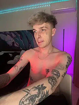 Snapshot of davesinner chatting on February 19, 2026, 11:01 pm davesinner online show from February 19, 2026, 11:01 pm