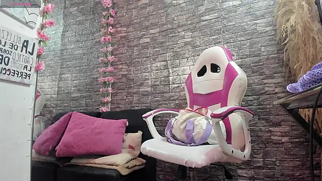 karoll  sex online show from March 6, 2026, 12:33 pm