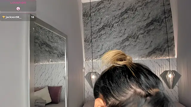 Snapshot of Emilly_mell chatting on October 27, 2025, 11:44 am Emilly mell online show from October 27, 2025, 11:44 am