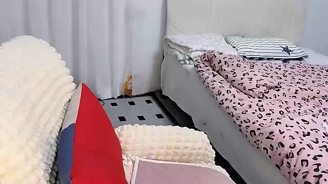 Snapshot of Xiali-166 chatting on October 28, 2025, 4:17 pm Xiali-166 online show from October 28, 2025, 4:17 pm