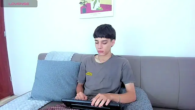 Snapshot of oblivion_deku chatting on November 30, 2025, 1:34 pm oblivion deku online show from November 30, 2025, 1:34 pm