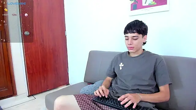 Snapshot of oblivion_deku chatting on December 3, 2025, 1:32 pm oblivion deku online show from December 3, 2025, 1:32 pm