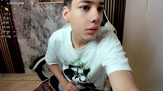 Snapshot of oblivion_deku chatting on October 13, 2025, 1:45 pm oblivion deku online show from October 13, 2025, 1:45 pm