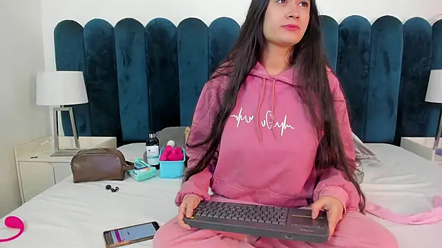 Snapshot of EmilyHanks_ chatting on January 12, 2026, 10:58 pm EmilyHanks online show from January 12, 2026, 10:58 pm