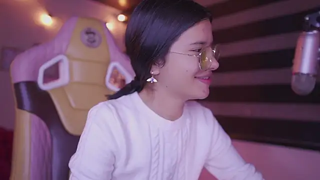 Snapshot of Lana_Dreams_ chatting on November 8, 2025, 1:20 am Lana Dreams online show from November 8, 2025, 1:20 am