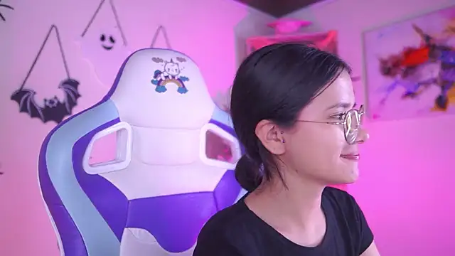 Snapshot of Lana_Dreams_ chatting on October 22, 2025, 12:32 am Lana Dreams online show from October 22, 2025, 12:32 am