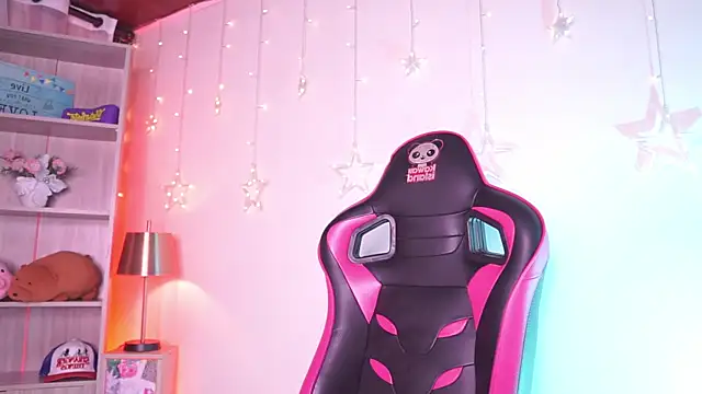 Snapshot of Lana_Dreams_ chatting on November 11, 2025, 12:49 am Lana Dreams online show from November 11, 2025, 12:49 am