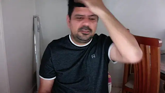 Snapshot of Diabloproducciones chatting on November 9, 2025, 12:31 pm Diabloproducciones online show from November 9, 2025, 12:31 pm