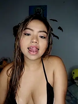 Snapshot of Emily__Hott chatting on October 30, 2025, 10:28 pm Emily  Hott online show from October 30, 2025, 10:28 pm