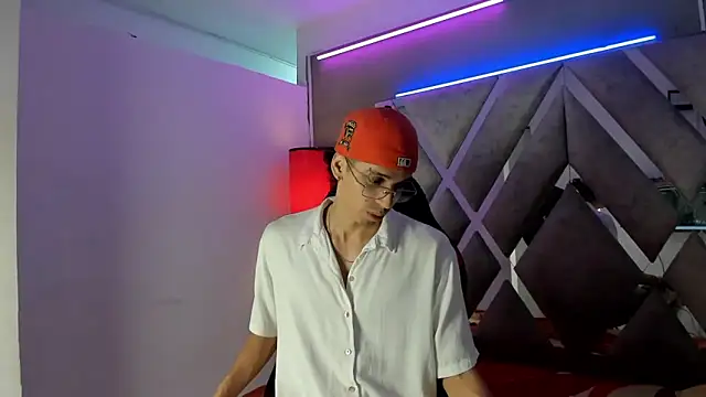 Snapshot of nicolai_drake chatting on December 1, 2025, 3:29 am nicolai drake online show from December 1, 2025, 3:29 am