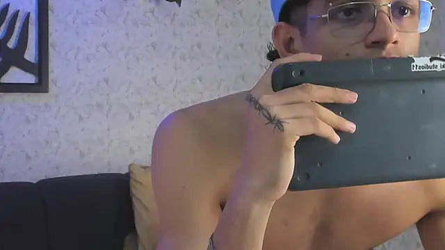 Snapshot of nicolai_drake chatting on October 27, 2025, 7:53 am nicolai drake online show from October 27, 2025, 7:53 am