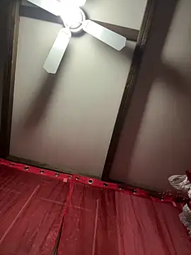 Snapshot of kev0n2389 chatting on December 15, 2025, 5:57 am kev0n2389 online show from December 15, 2025, 5:57 am