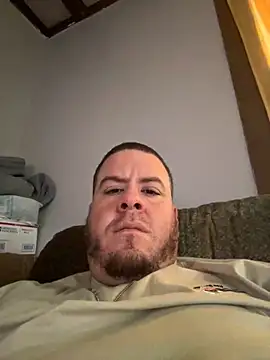 Snapshot of kev0n2389 chatting on November 2, 2025, 9:42 pm kev0n2389 online show from November 2, 2025, 9:42 pm