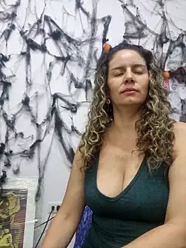 Snapshot of Nina_vallon chatting on October 19, 2025, 7:49 pm Nina vallon online show from October 19, 2025, 7:49 pm