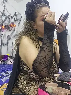 Snapshot of Nina_vallon chatting on October 31, 2025, 10:45 am Nina vallon online show from October 31, 2025, 10:45 am