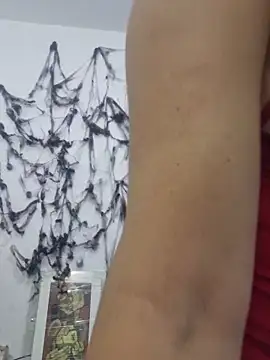 Snapshot of Nina_vallon chatting on October 24, 2025, 10:47 am Nina vallon online show from October 24, 2025, 10:47 am