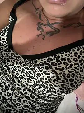 Snapshot of Carmen1809 chatting on December 1, 2025, 5:52 am Carmen1809 online show from December 1, 2025, 5:52 am