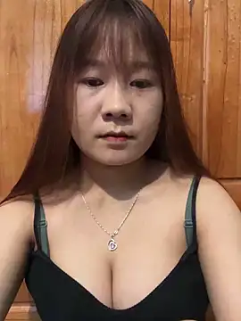 Snapshot of qinejr37 chatting on October 22, 2025, 12:32 am qinejr37 online show from October 22, 2025, 12:32 am