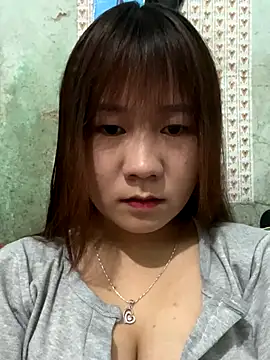 Snapshot of qinejr37 chatting on December 15, 2025, 1:33 am qinejr37 online show from December 15, 2025, 1:33 am