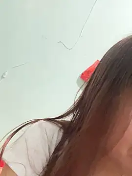 Snapshot of qinejr37 chatting on October 25, 2025, 12:32 am qinejr37 online show from October 25, 2025, 12:32 am