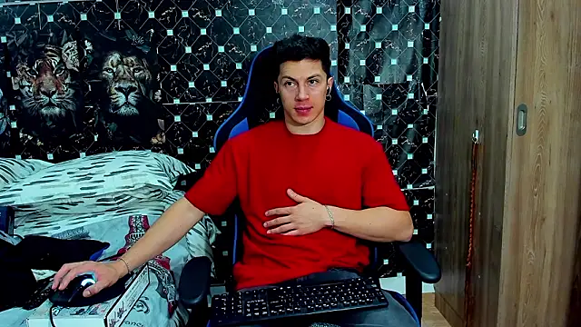 javiersexymann online show from February 23, 2026, 10:54 pm