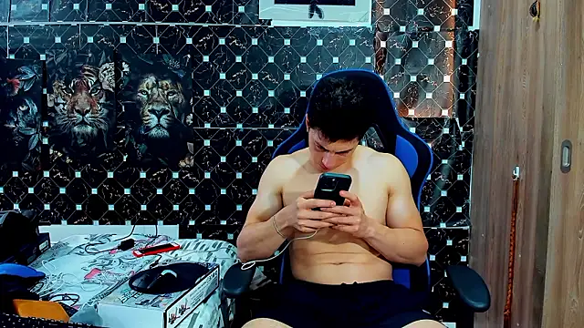 javiersexymann online show from March 11, 2026, 8:03 pm