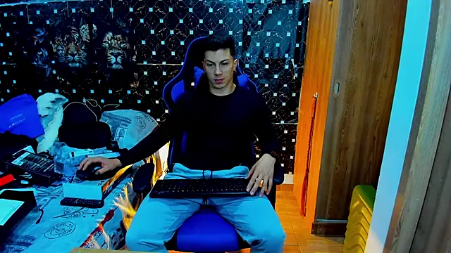 Snapshot of javiersexymann chatting on December 4, 2025, 12:31 am javiersexymann online show from December 4, 2025, 12:31 am