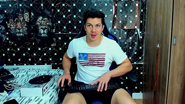 javiersexymann online show from March 18, 2026, 7:04 pm