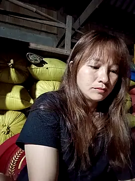 Mini3333 online show from April 11, 2026, 9:40 pm