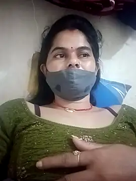 Snapshot of JULEE-740 chatting on November 1, 2025, 10:14 pm JULEE-740 online show from November 1, 2025, 10:14 pm