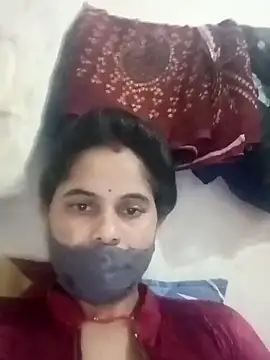 Snapshot of JULEE-740 chatting on October 31, 2025, 8:22 am JULEE-740 online show from October 31, 2025, 8:22 am