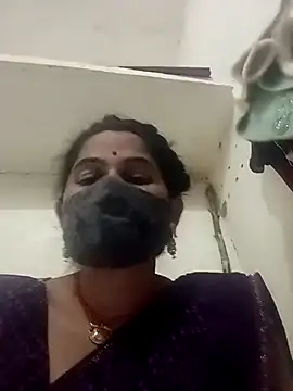 Snapshot of JULEE-740 chatting on November 6, 2025, 2:43 pm JULEE-740 online show from November 6, 2025, 2:43 pm