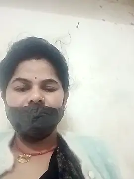 Snapshot of JULEE-740 chatting on December 4, 2025, 12:20 am JULEE-740 online show from December 4, 2025, 12:20 am