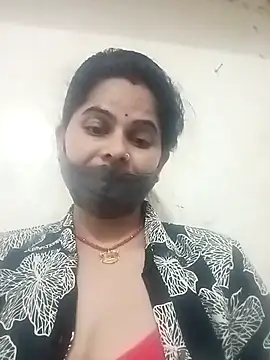 Snapshot of JULEE-740 chatting on December 2, 2025, 10:50 am JULEE-740 online show from December 2, 2025, 10:50 am